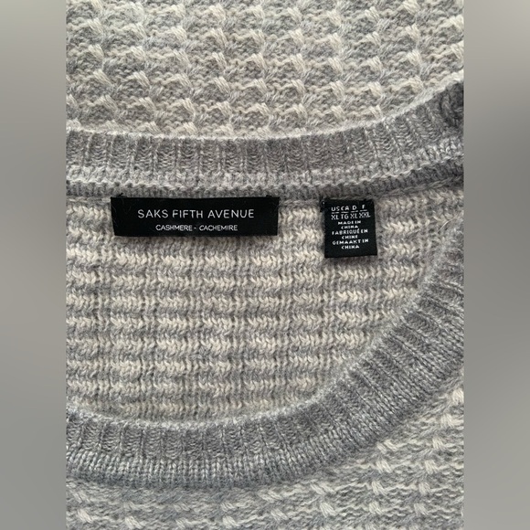 Saks Fifth Avenue Men’s Cashmere Sweater Gray Excellent XL - Picture 2 of 10